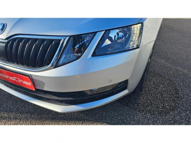 SKODA Octavia combi Ambition 1.6 TDI 116cv DSG7 + Attelage + Sièges AV Chauffants + DAB