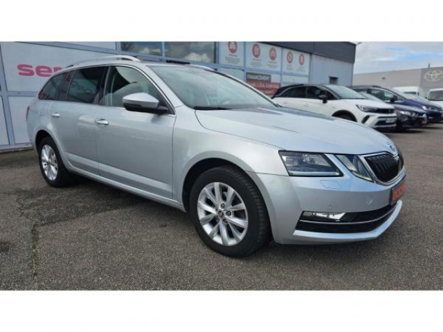 SKODA Octavia combi Style 1.6 TDI 116cv DSG7 + Attelage + Sièges AV Chauffants