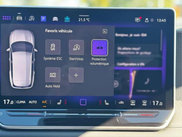 VOLKSWAGEN TIGUAN Life 2.0 TDI 150cv DSG7 + Pack Hiver + Attelage Elec + Camera 360 + Alarme + Ja18