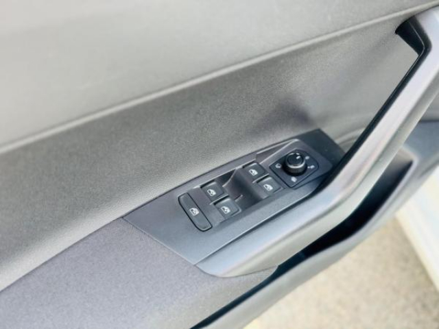 VOLKSWAGEN POLO Lounge 1.6 TDI  95cv+Park Pilot+Angle mort+Sieges AV Chauff+Régulateur+Antibrouillard