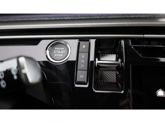 PEUGEOT 5008 Allure Hybrid 145cv e-DCS6 7 Places + Pack Panoramic Navigation + NEUF 0KM