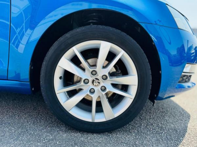 SKODA Octavia combi Active 1.6 TDI 116cv + Pack Hiver + Clim Auto + Full LED + Antibrouillard + JA 17