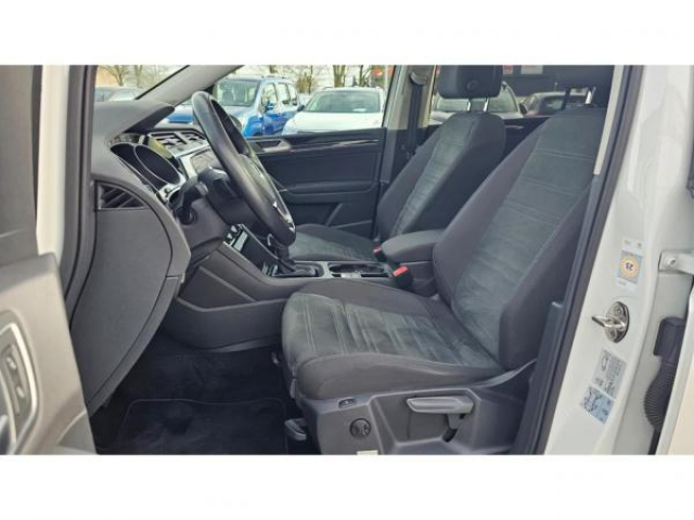 VOLKSWAGEN TOURAN Lounge 2.0 TDI 150cv DSG7 7places + Pack LED directionnel + Toit Ouvrant + Camera de Recul + JA17