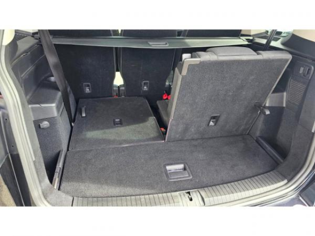 VOLKSWAGEN TOURAN Trendline 1.6 TDI 115cv 7places + Toit Pano + Attelage + ACC + Camera de Recul + Clim Auto