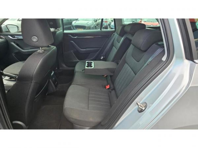 SKODA Octavia combi Style 1.6 TDI 116cv DSG7 + Attelage + Sièges AV Chauffants