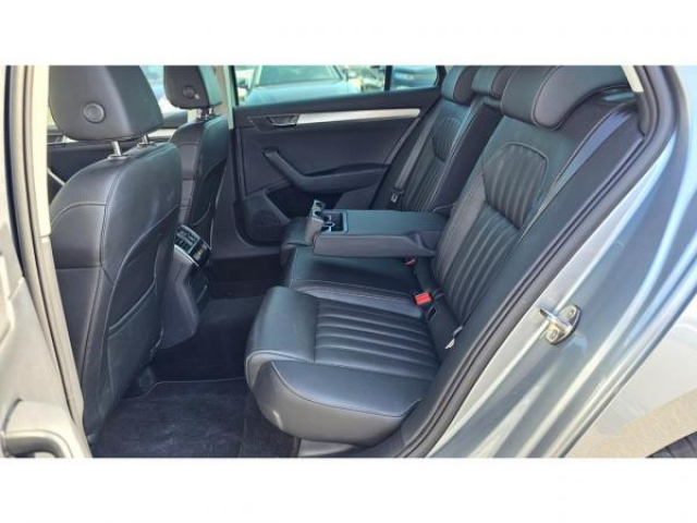 SKODA SUPERB COMBI BUSINESS 1.6 TDI 120cv DSG7 + Sellerie Cuir + Sièges avant chauffants + Roue de secours