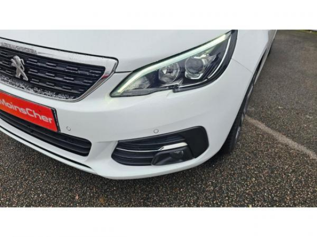 PEUGEOT 308 SW Allure 1.2i PureTech 130cv EAT8 Entretien complet PEUGEOT à jour + Attelage + Jantes 17