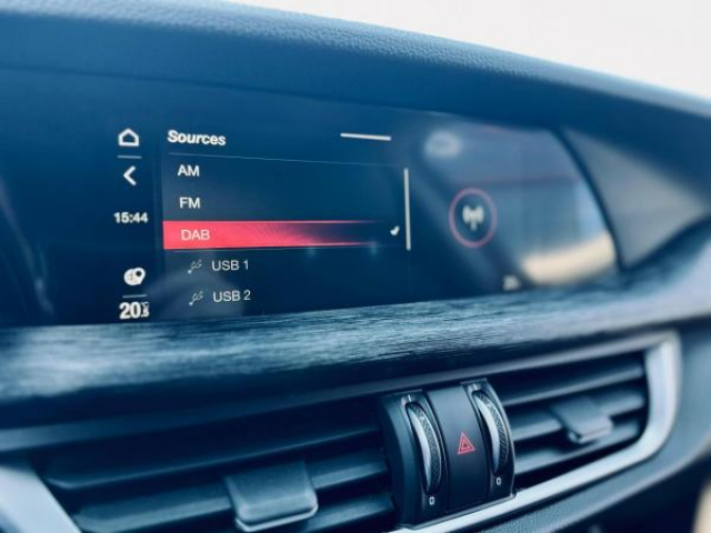 ALFA ROMEO STELVIO Super Pack Linea Rossa 2.2D 160cv BVA + Sellerie simili cuir + Vitres arrière surteinté