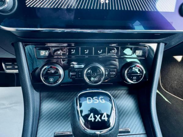 SKODA SUPERB COMBI Sportline 4x4 2.0 TDI 190cv DSG7 + Clim Tri-zone + Sièges av et ar chauffants + Volant Chauff