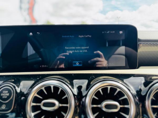 MERCEDES CLA Progressive Line 200D 8G-DCT + Pack Cuir + Carplay + HIFI Advanced + Sieges AV et Volant Chauffant