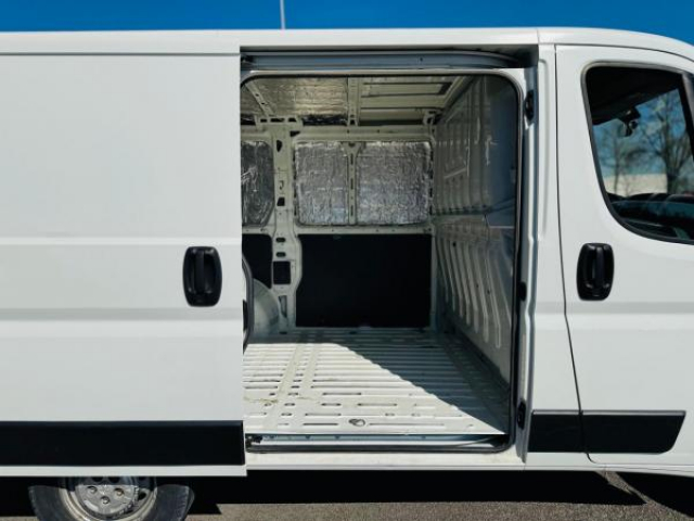 PEUGEOT BOXER Pro 330 L1H1 2.0 BlueHDi 110cv + Air conditionné + Antibrouillard + TVA RECUPERABLE