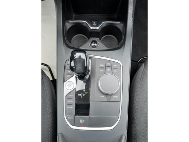 BMW SERIE 1 Advantage Pack 116dA 116cv + Sièges avant chauffants + Attelage