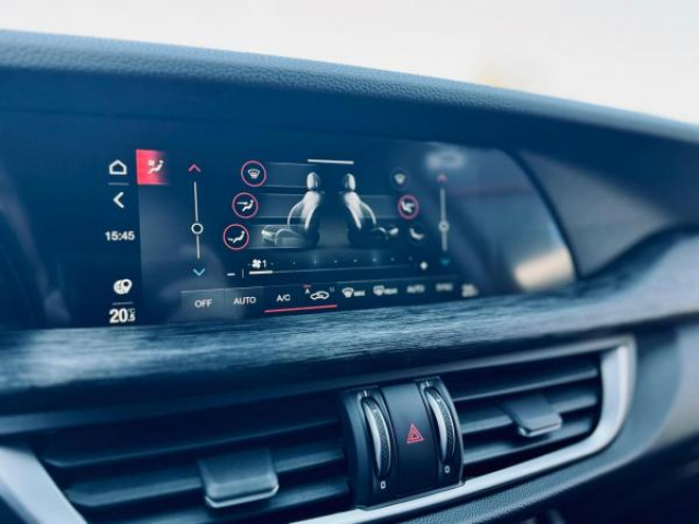 ALFA ROMEO STELVIO Super Pack Linea Rossa 2.2D 160cv BVA + Sellerie simili cuir + Vitres arrière surteinté