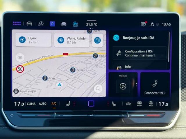 VOLKSWAGEN TIGUAN Life 2.0 TDI 150cv DSG7 + Pack Hiver + Attelage Elec + Camera 360 + Alarme + Ja18