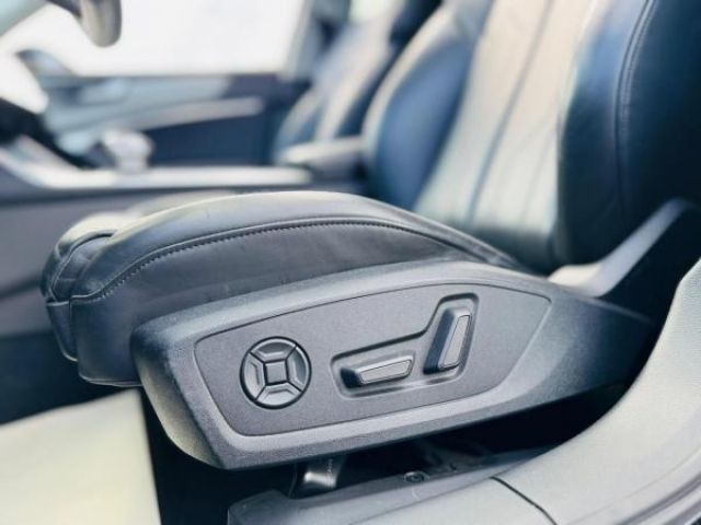 AUDI A6 AVANT Sport 35TDI S-tronic + Matrix + Cuir + Camera panoramique + Toit panoramique + MMI Plus