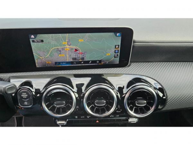 MERCEDES CLASSE A BERLINE Business Line 180D BV 7G-DCT Inclus CAMERA DE RECUL + CARPLAY