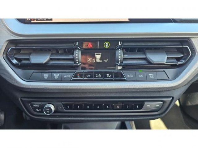 BMW SERIE 1 Advantage Pack Business 116d + Navigation Pro + Attelage Amovible