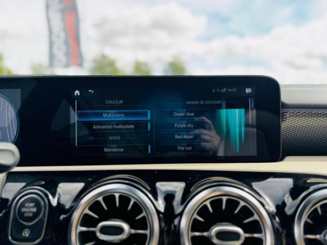 MERCEDES CLA Progressive Line 200D 8G-DCT + Pack Cuir + Carplay + HIFI Advanced + Sieges AV et Volant Chauffant