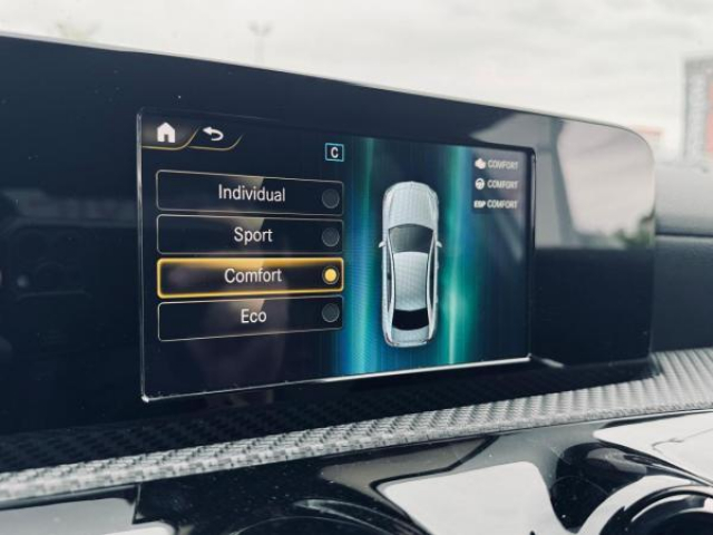 MERCEDES CLASSE A BERLINE Business Line 180d 7G-DCT + Camera de Recul + Sièges avant chauffants