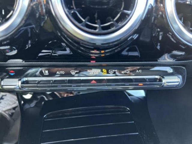 MERCEDES CLASSE A Business Line 2L 180D  8G-DCT + CAMERA DE RECUL