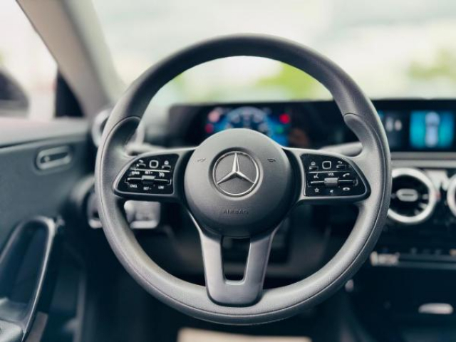 MERCEDES CLA SHOOTING BRAKE Business 180D BV 7G-DCT + Intérieur Cuir + Sièges avant chauffants + Attelage  + JA 18