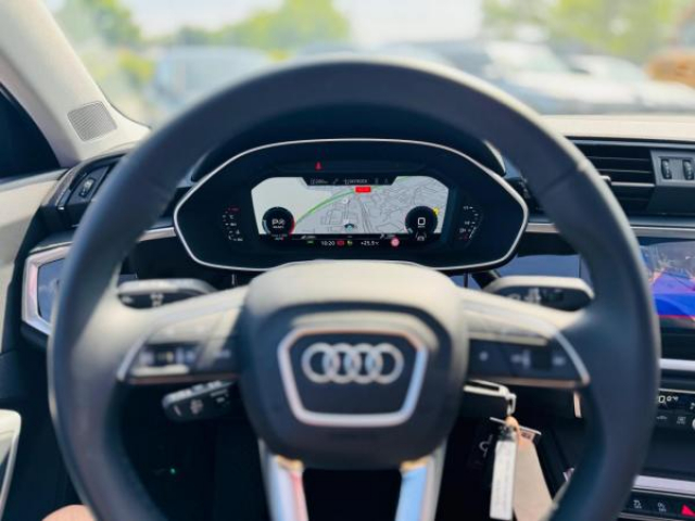 AUDI Q3 SPORTBACK Design 35 TDI 150cv S-tronic + Toit ouvrant + Camera de Recul + JA 19