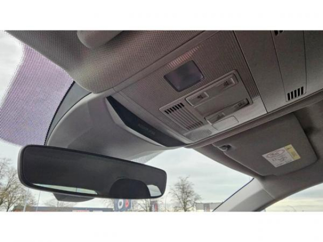 VOLKSWAGEN T-ROC Active 2.0 TDI 115cv + Carplay sans fil + Clim automatique + Navigation Discover Media