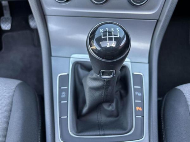 VOLKSWAGEN GOLF TrendLine 1.6 TDI BlueMotion 105cv 1ère Main + Toit ouvrant électrique + GPS + RS