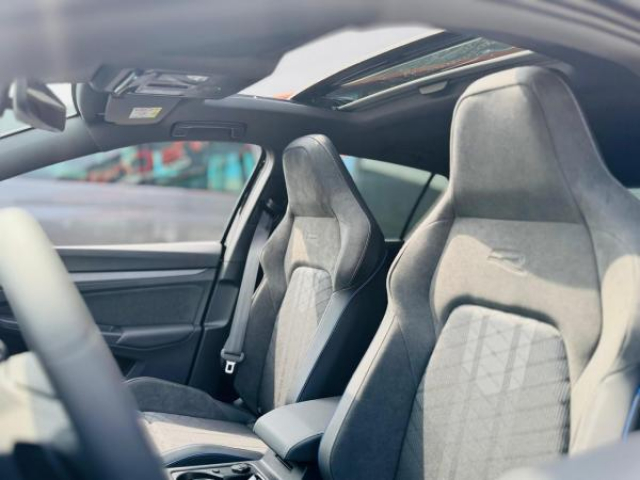 VOLKSWAGEN GOLF R-Line 1.5 eTSI 150cv DSG7 + Matrix LED + Toit Ouvrant + Camera 360 + NEUF 0KM