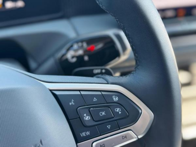 VOLKSWAGEN TIGUAN Life 2.0 TDI 150cv DSG7 + Pack Hiver + Attelage Elec + Camera 360 + Alarme + Ja18