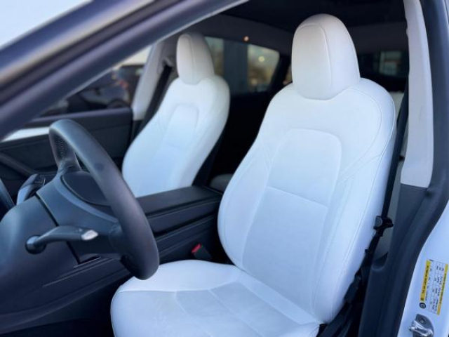 TESLA MODEL Y Propulsion MY2022 + Intérieur Premium noir et blanc + TVA Recuperable