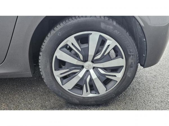 PEUGEOT 208 ACTIVE 1.5 BlueHDi 100cv + Navigation 3D + Aide au stationnement arrière