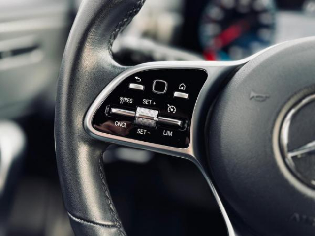 MERCEDES CLASSE A Luxury 180d 2.0L BVA 8G-DCT + Cuir + Sieges AV Chauffant + Instrumentalisions digital  10.25