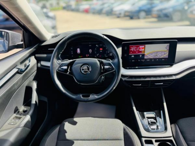 SKODA Octavia combi Ambition 2.0 TDI 116cv DSG7 + Camera de Recul + Sieges AV Chauffant + Roue de Secours