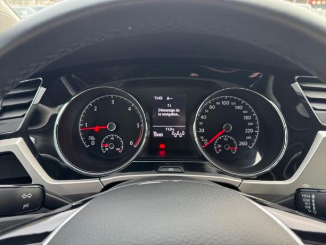 VOLKSWAGEN TOURAN Trendline 2.0 TDI 122cv 7places + Système Navigation Discover Media