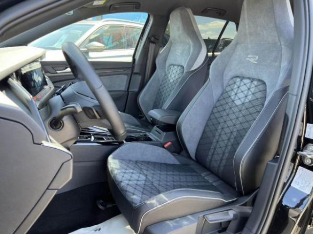 VOLKSWAGEN GOLF R-Line 2.0 TDI 150cv DSG 7  + LED MATRIX + JA 18 + NEUF 0KM