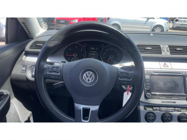 VOLKSWAGEN Passat SW 2.0TDI 170cv DSG6 SW + ATTELAGE + CAMERA DE RECUL + PACK HIVER
