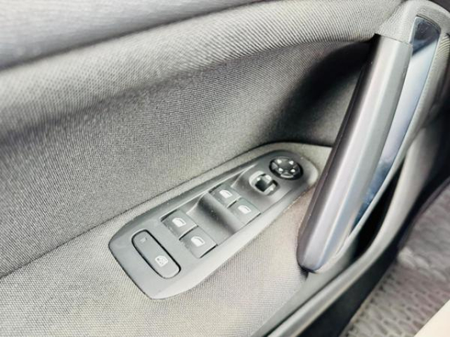 PEUGEOT 308 Active 1.5 BlueHDi 100cv + Sièges avant chauffants