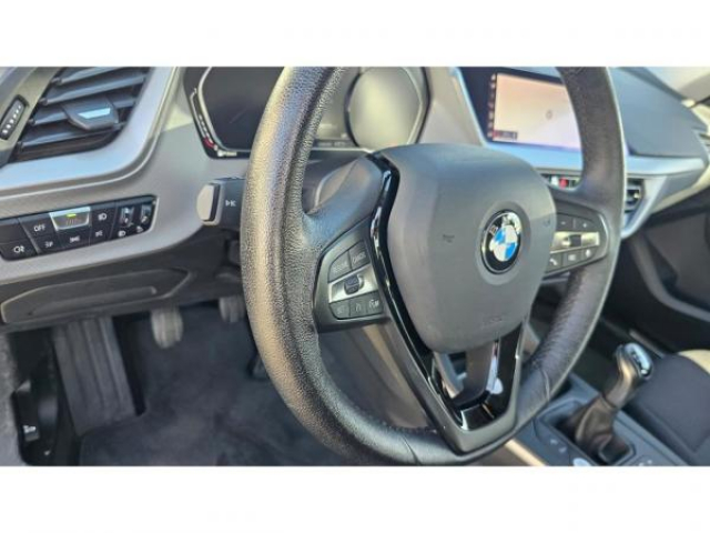 BMW SERIE 1 Advantage Pack Business 116d + Navigation Pro + Attelage Amovible
