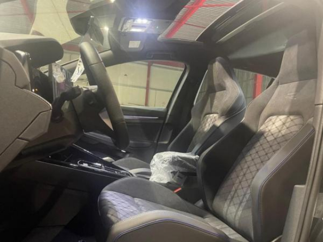 VOLKSWAGEN GOLF R-Line 2.0 TDI 150cv DSG7 + Toit panoramique + JA18 YORK + Pack Hiver + NEUF 0KM