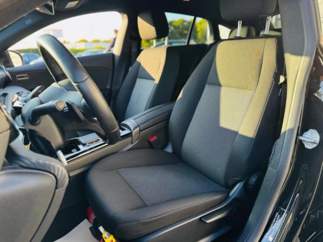 MERCEDES CLA SHOOTING BRAKE Business Line 180d 8G-DCT + Carplay + Jantes 19 + Sièges av chauffants + Vitres AR Surteinte