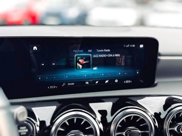 MERCEDES CLASSE A Luxury 180d 2.0L BVA 8G-DCT + Cuir + Sieges AV Chauffant + Instrumentalisions digital  10.25