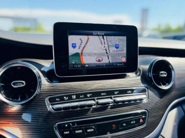 MERCEDES CLASSE V Design Long 220d BVA 9G-Tronic + Attelage amovible + Pack parking + JA19 + TVA RECUPERABLE