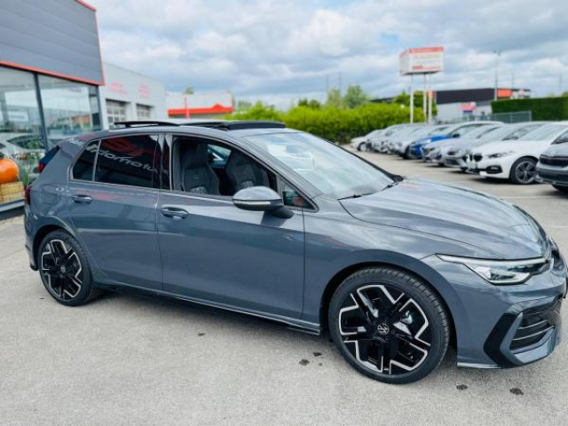 VOLKSWAGEN GOLF R-Line 2.0 TDI 150cv DSG7 + Toit panoramique + JA18 YORK + Pack Hiver + NEUF 0KM
