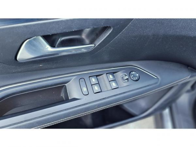 PEUGEOT 3008 GT Line 1.5 BlueHDi 130cv EAT8 + Advanced Grip Control + Pack city 2 + Pack Drive Assist