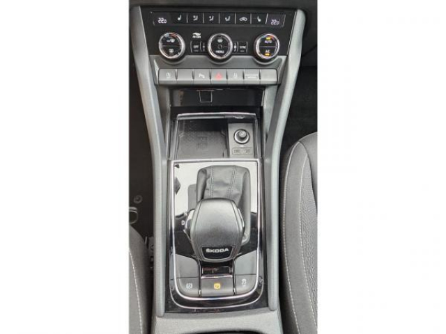 SKODA KAROQ AMBITION 1.5 TSI 150cv DSG7 + Pack Parking + Pack Design + Pack Hiver Plus