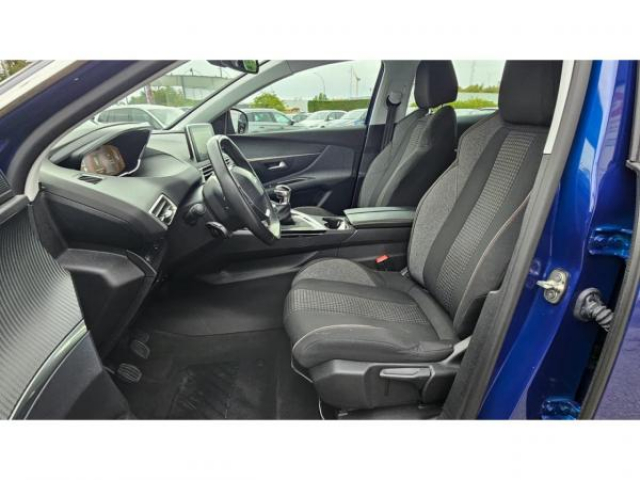 PEUGEOT 3008 Active 1.5 BlueHDi 130cv + Pack City 1 + Barre de toit + Navigation 3D