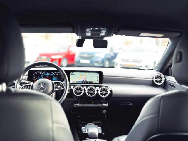 MERCEDES CLASSE A Luxury 180d 2.0L BVA 8G-DCT + Cuir + Sieges AV Chauffant + Instrumentalisions digital  10.25