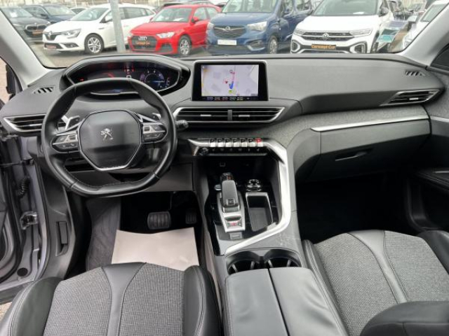 PEUGEOT 5008 Allure 1.6 BlueHDi 120cv EAT6 7places + Full LED + Toit ouvrant + Grip Control + Sieges AV Chauffant