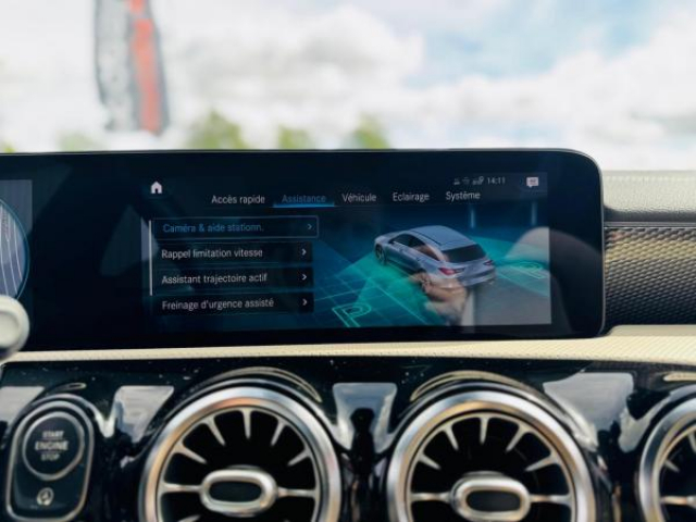 MERCEDES CLA Progressive Line 200D 8G-DCT + Pack Cuir + Carplay + HIFI Advanced + Sieges AV et Volant Chauffant
